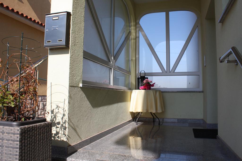 Apartments Villa Lili 우마그 외부 사진