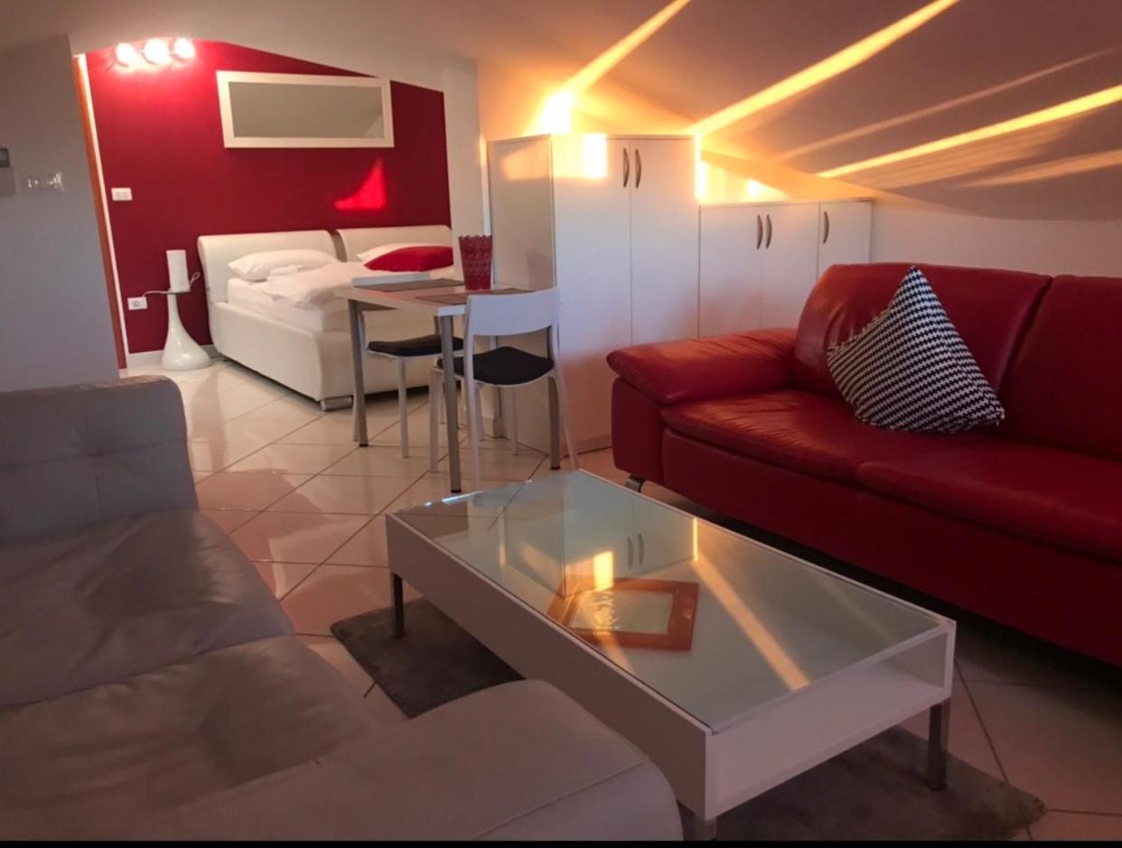 Apartments Villa Lili 우마그 외부 사진