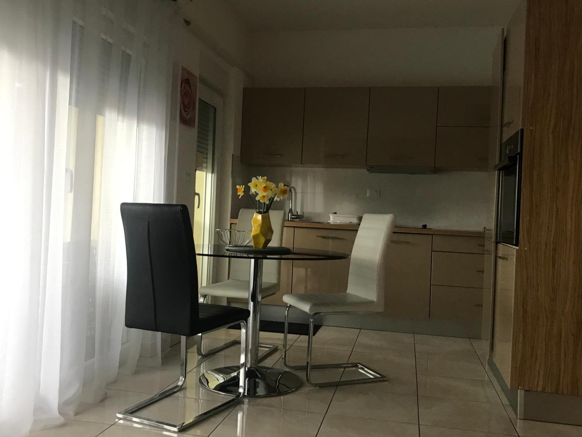 Apartments Villa Lili 우마그 외부 사진