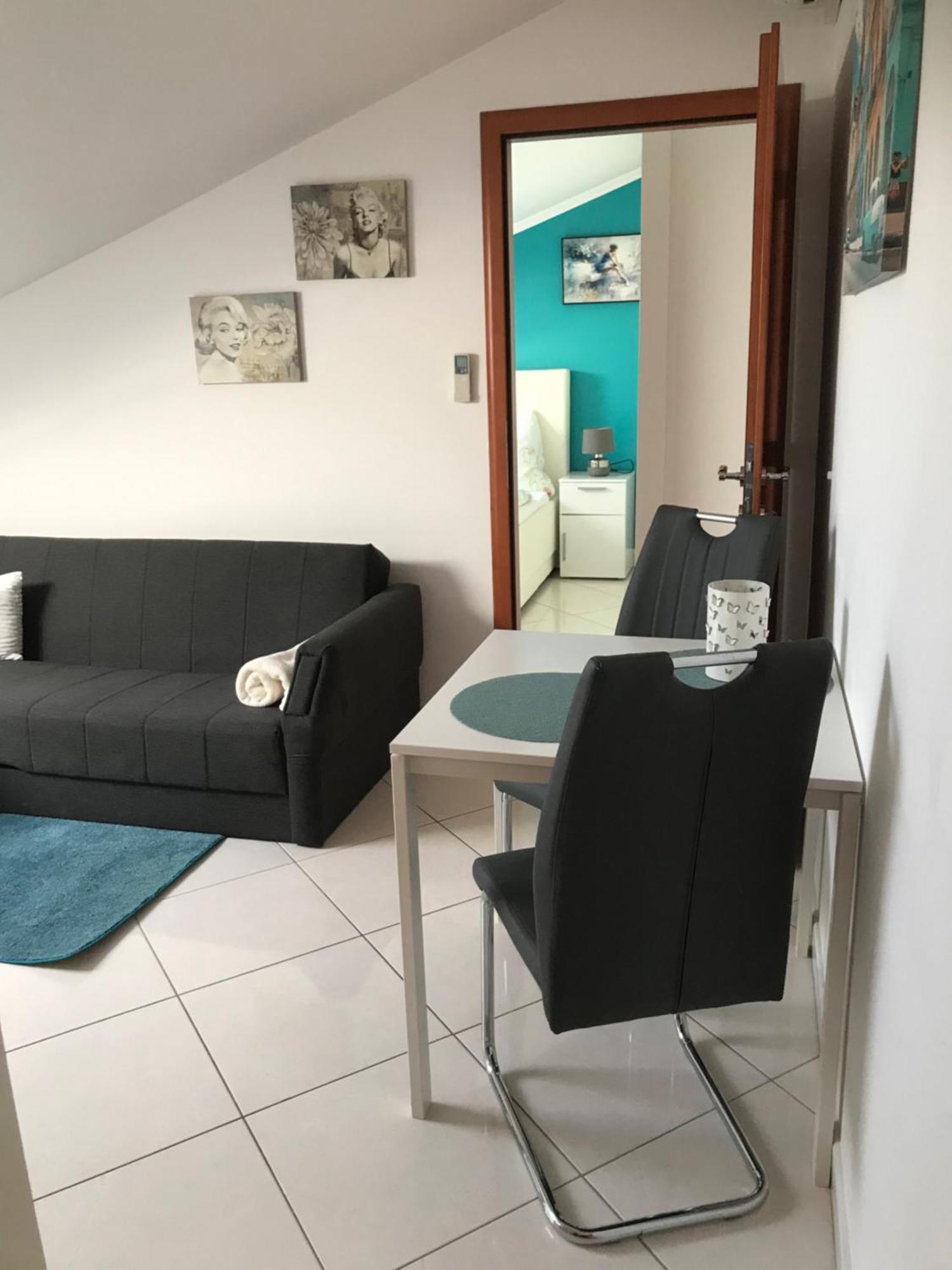 Apartments Villa Lili 우마그 외부 사진